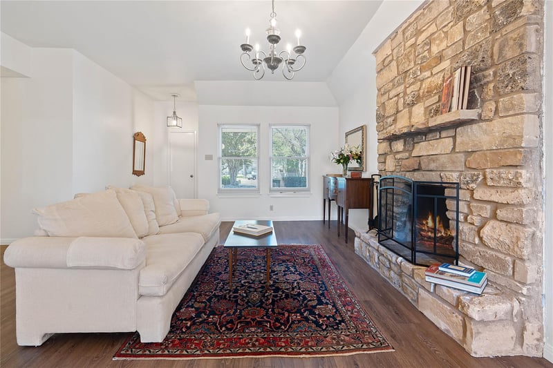 Virtual tour of 713 Castle Ridge RD Unit #A