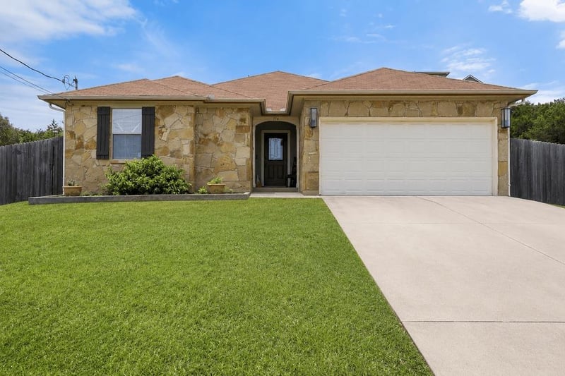 Virtual tour of 714 Newport DR