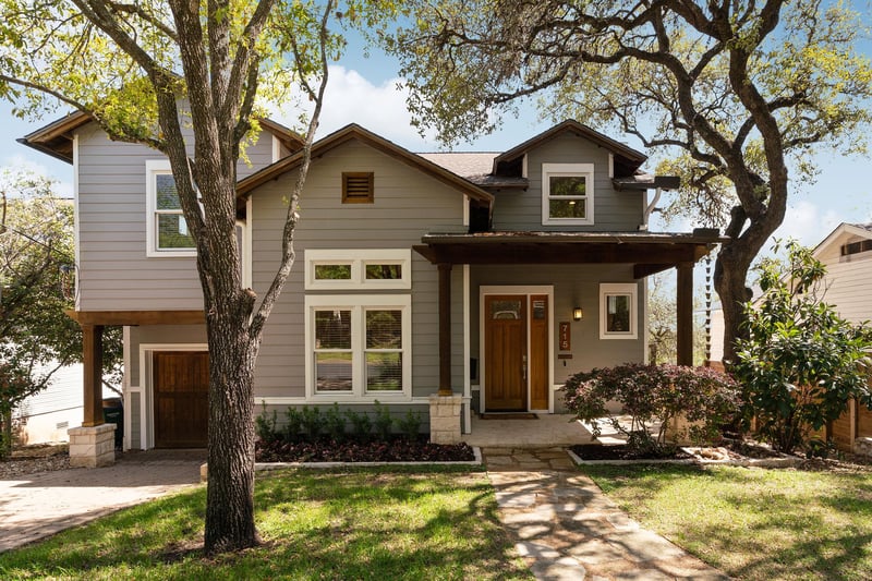 Virtual tour of 715 Meriden LN