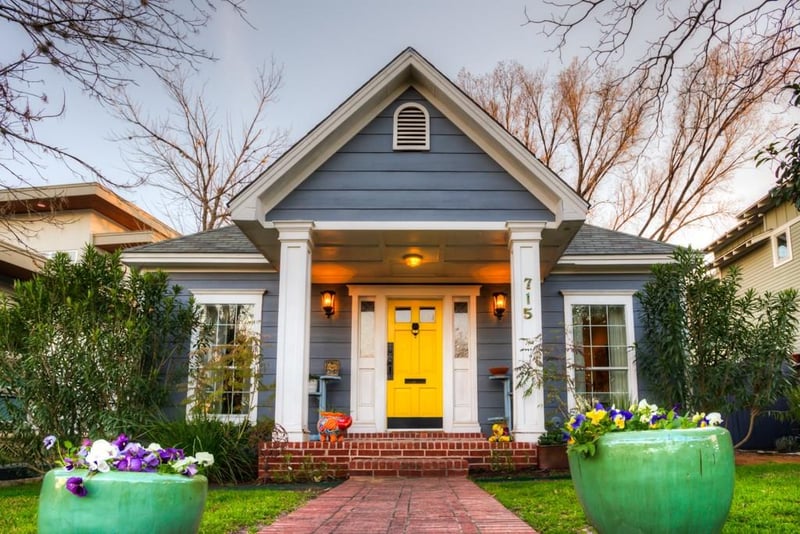 Virtual tour of 715 W Live Oak St