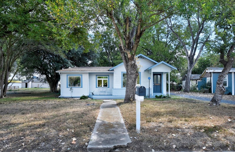 Virtual tour of 717 S Laurel Ave
