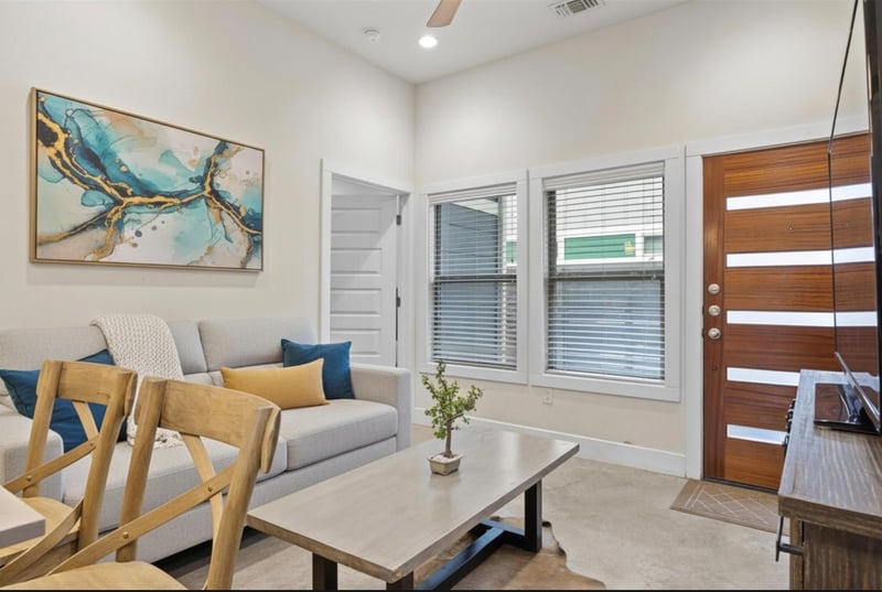 Virtual tour of 720 Pedernales St Unit #B