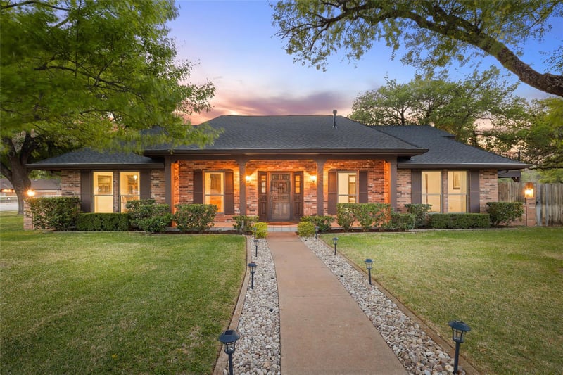 Virtual tour of 7202 Rolling Meadow RD