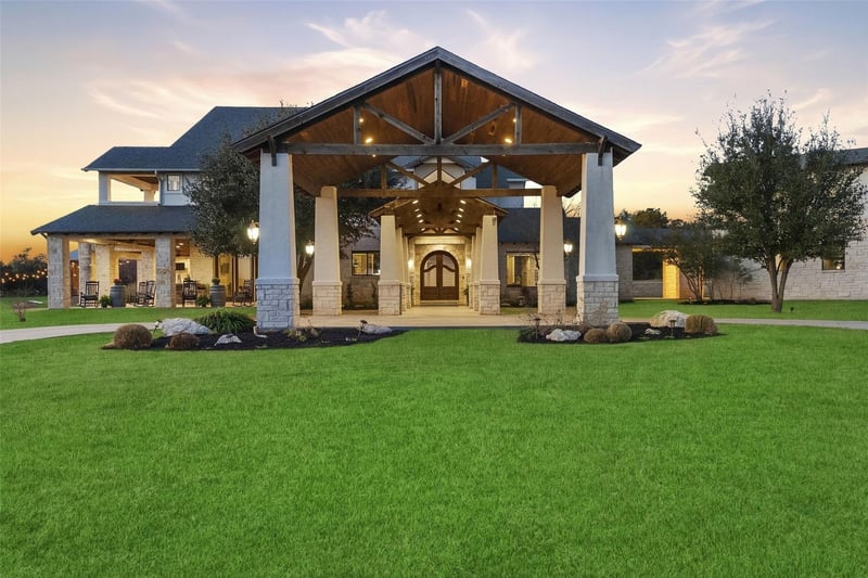 Virtual tour of 7220 Creek Rd