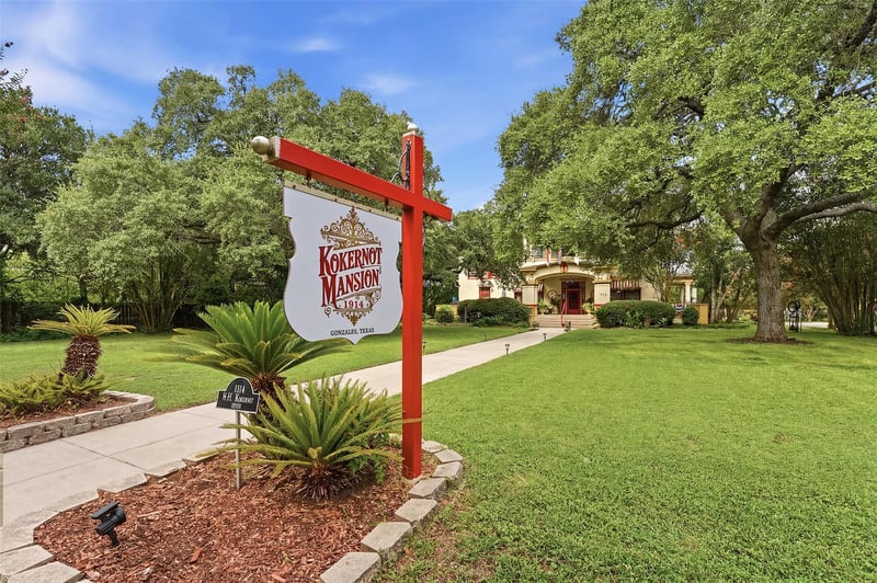 Virtual tour of 723 Saint James ST