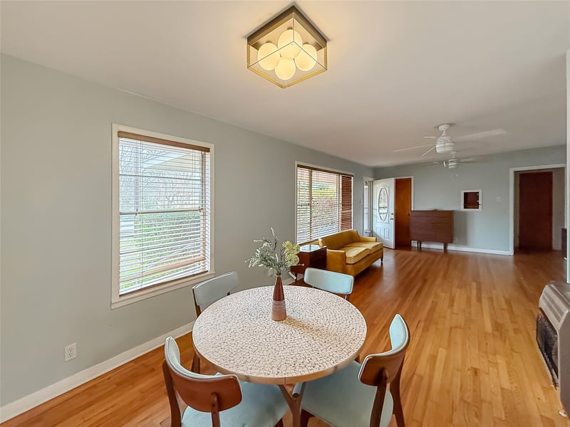 Virtual tour of 729 N Main ST
