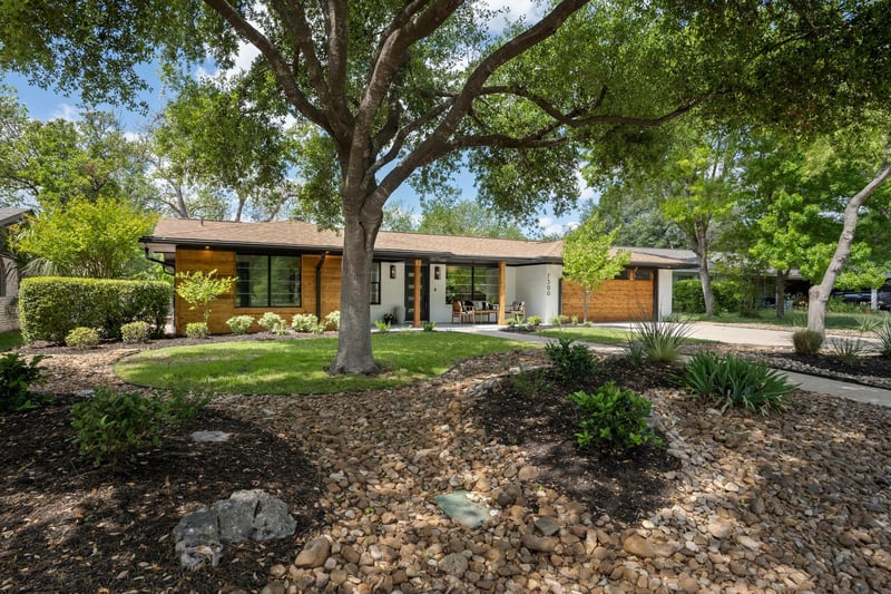 Virtual tour of 7300 Greenhaven DR