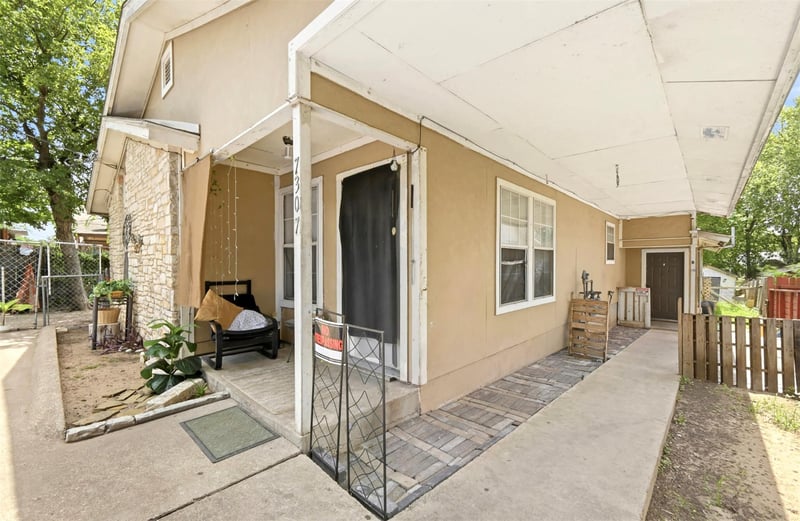 Virtual tour of 7307 Carver Ave