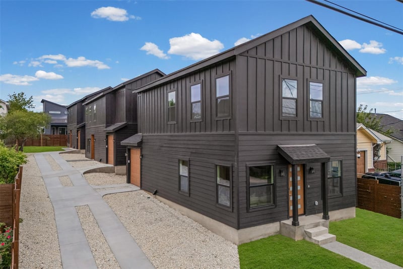 Virtual tour of 7310 Carver Ave Unit #2