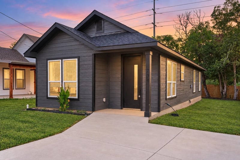 Virtual tour of 738 Chihuahua St