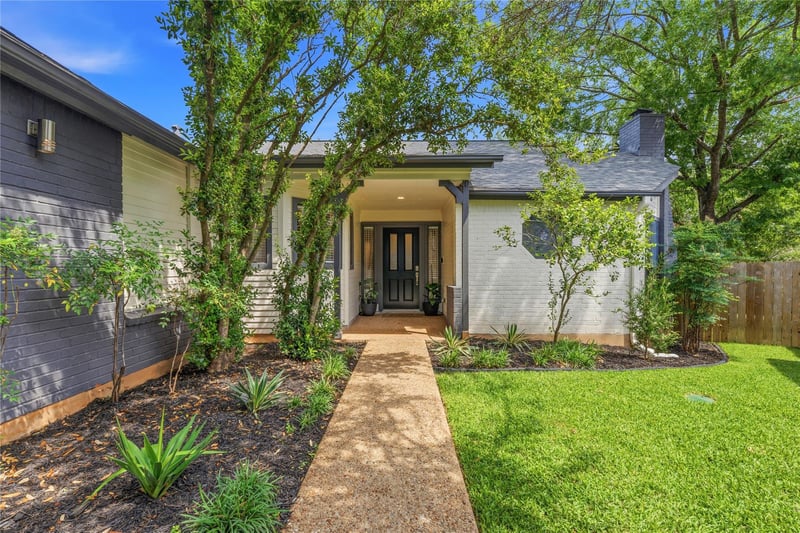 Virtual tour of 7413 Lakewood DR