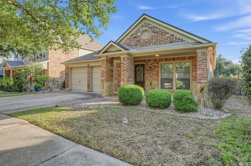 Virtual tour of 747 Westbury Ln