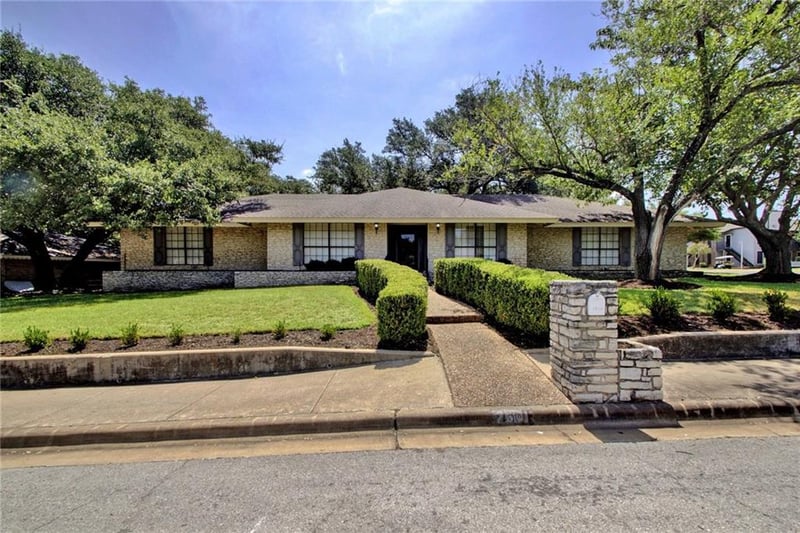Virtual tour of 7501 Hart Ln