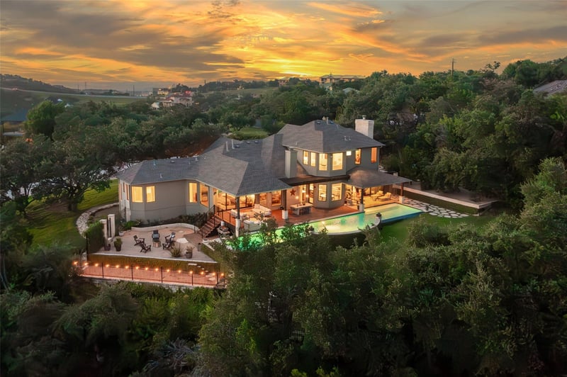 Virtual tour of 7501 Newhall LN