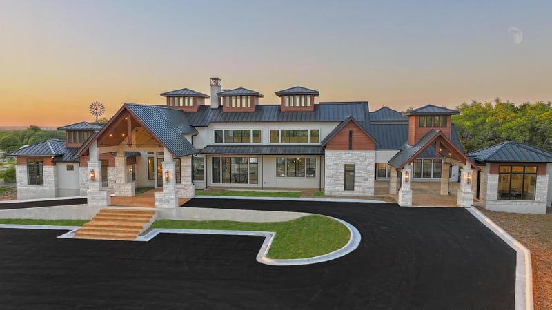 Virtual tour of 7505 E U.S. 290 Highway