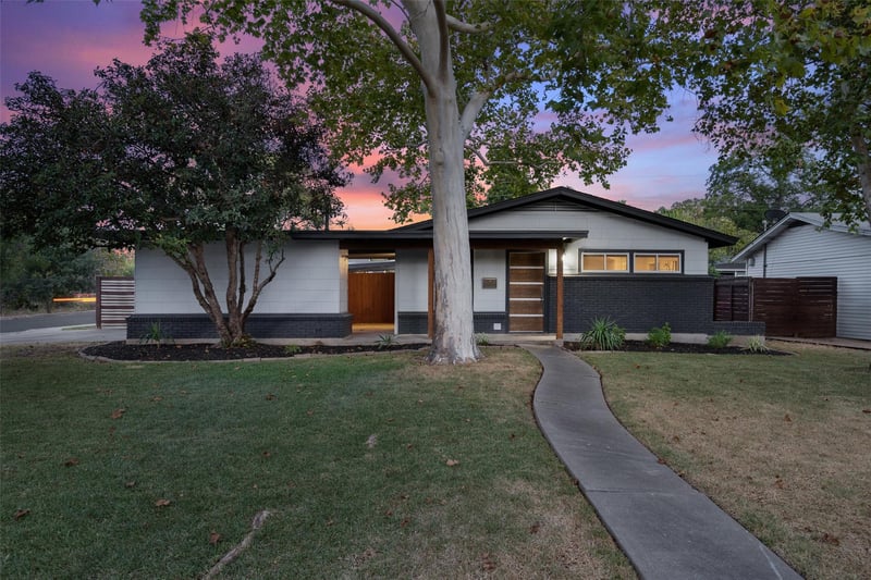 Virtual tour of 7517 Saint Louis St
