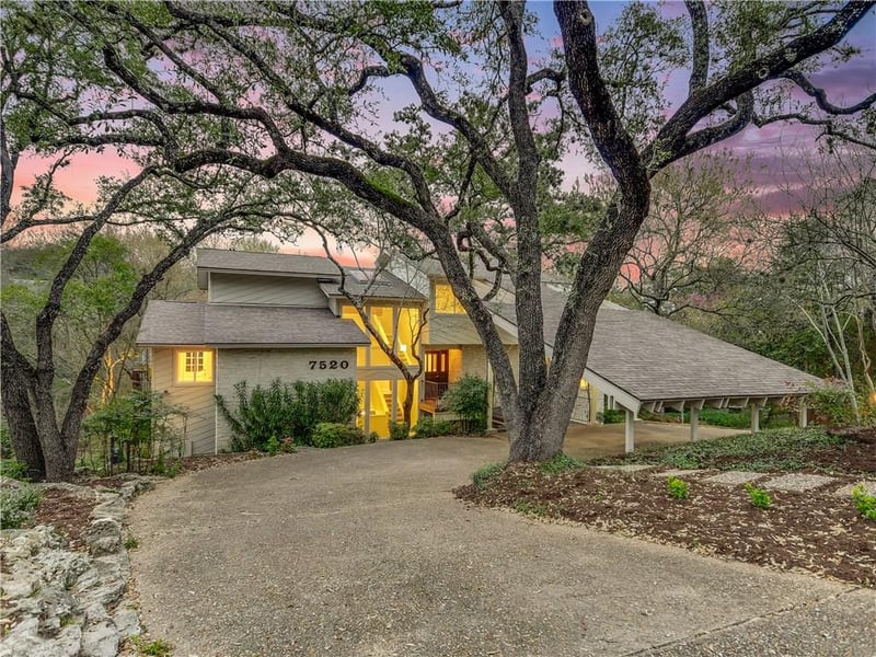 Virtual tour of 7520 Stonecliff Dr