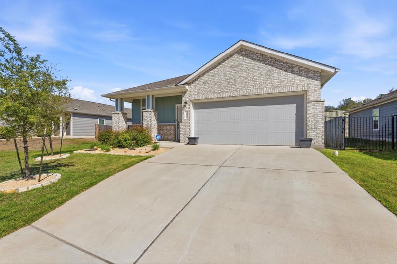 Virtual tour of 7601 Ivy Trellis Trl