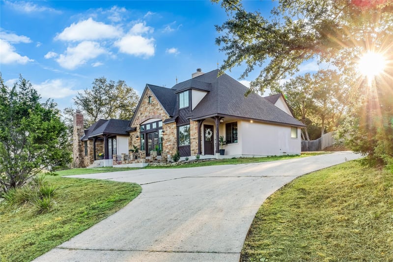 Virtual tour of 7608 White Oak Dr