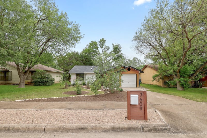 Virtual tour of 7609 Crystalbrook DR
