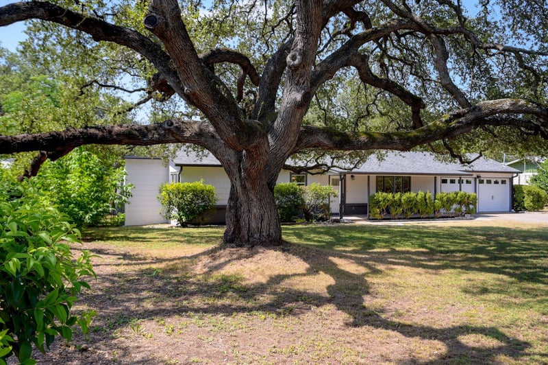 Virtual tour of 7611 Oak Hedge PL