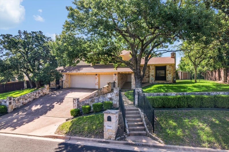 Virtual tour of 7644 Parkview Cir