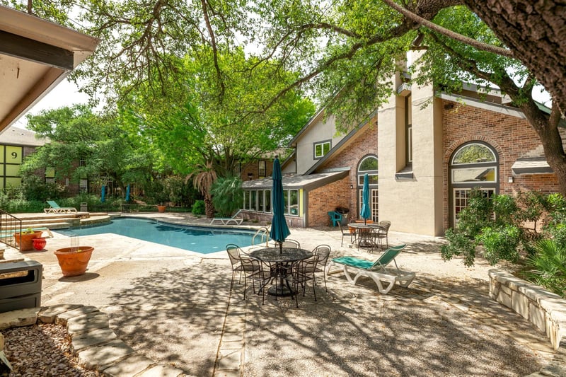 Virtual tour of 7685 Northcross DR Unit #506