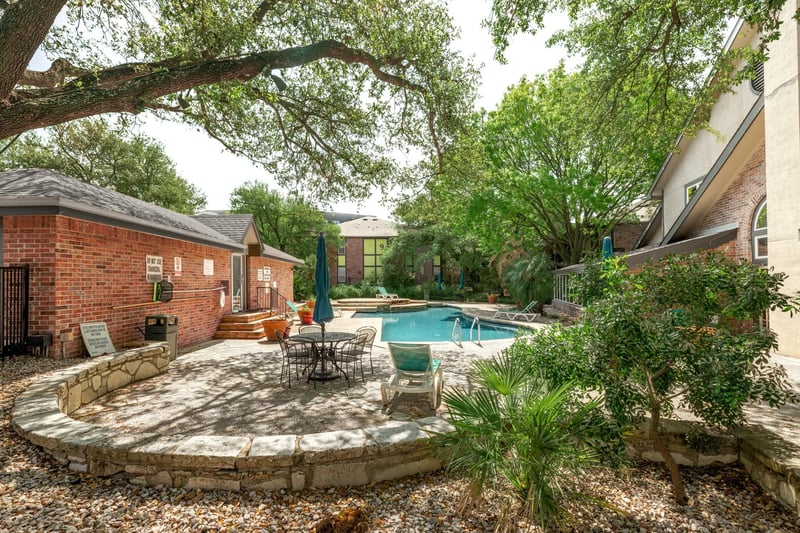 Virtual tour of 7685 Northcross DR Unit #506