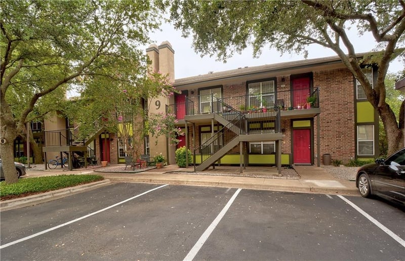 Virtual tour of 7685 Northcross DR Unit #921