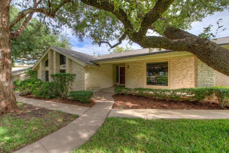 Virtual tour of 7701 Valburn Dr
