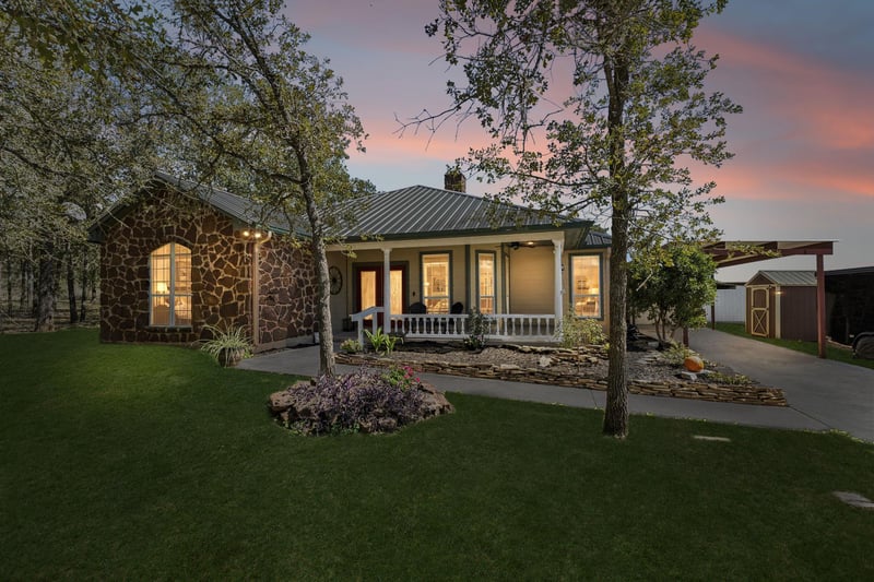 Virtual tour of 771 Hillje Rd