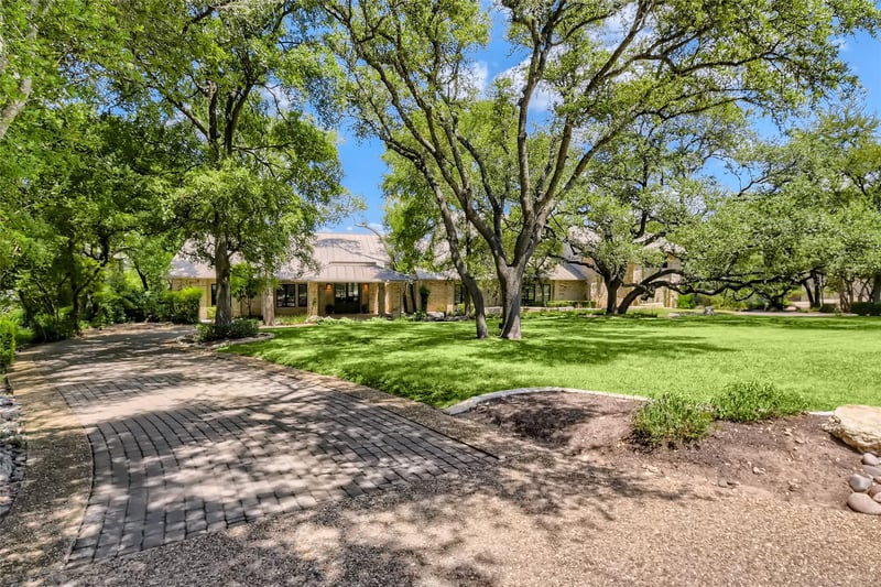 Virtual tour of 78 St Stephens School RD