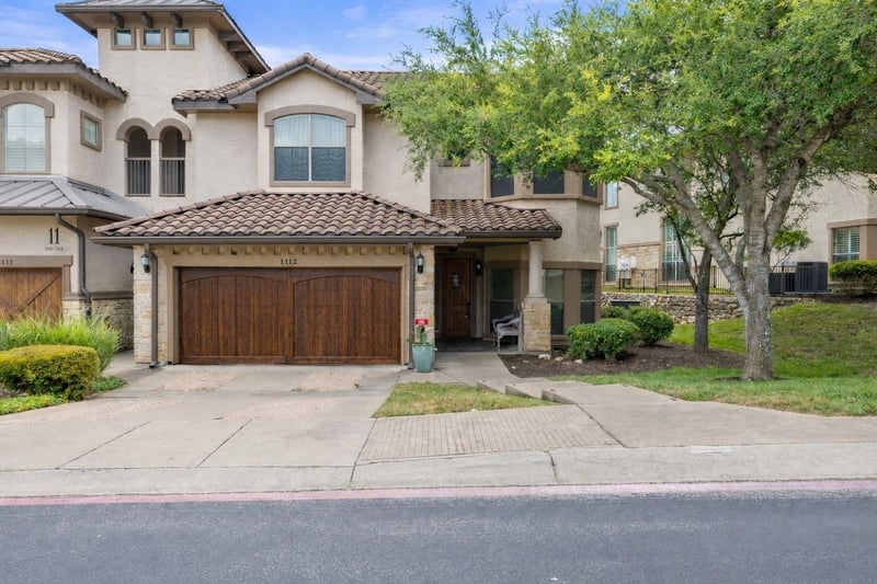 Virtual tour of 7800 Southwest Pkwy Unit #1112