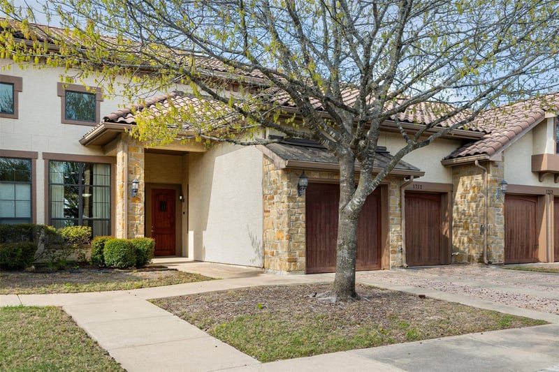 Virtual tour of 7800 Southwest PKWY Unit #1712