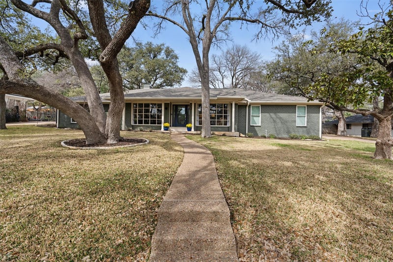 Virtual tour of 7800 Stoneywood DR