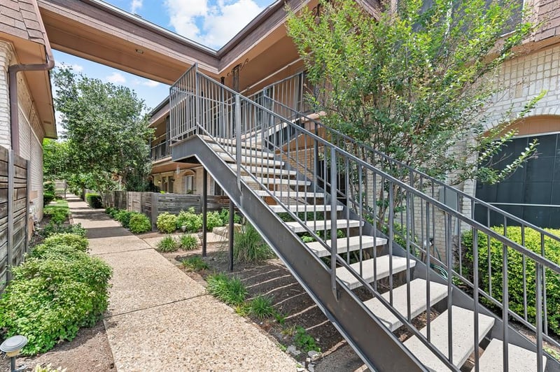 Virtual tour of 7801 Shoal Creek Blvd Unit #241