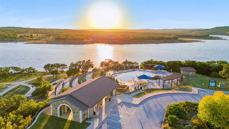 Virtual tour of 7906 Turnback Ledge Trl