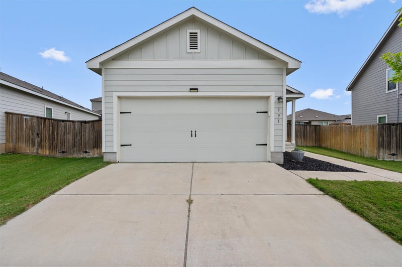 Virtual tour of 791 Circle WAY