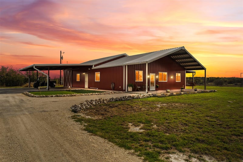 Virtual tour of 7993 Fm 487 W