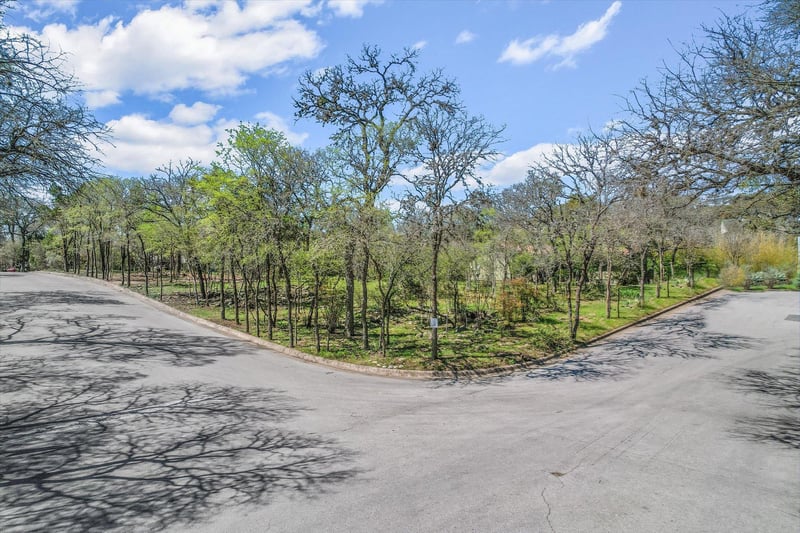 Virtual tour of 8 Sugar Shack DR