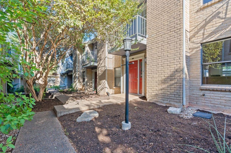 Virtual tour of 800 Banister LN Unit #808 Bldg A