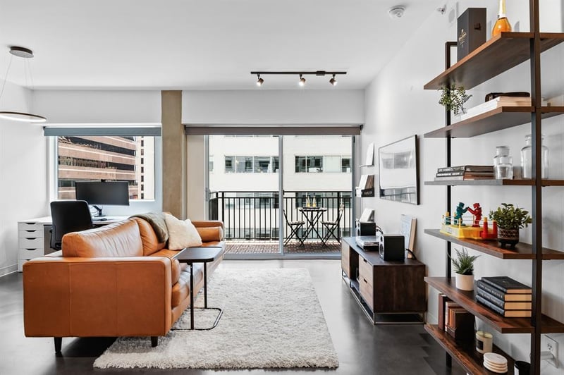 Virtual tour of 800 Brazos St Unit #1002