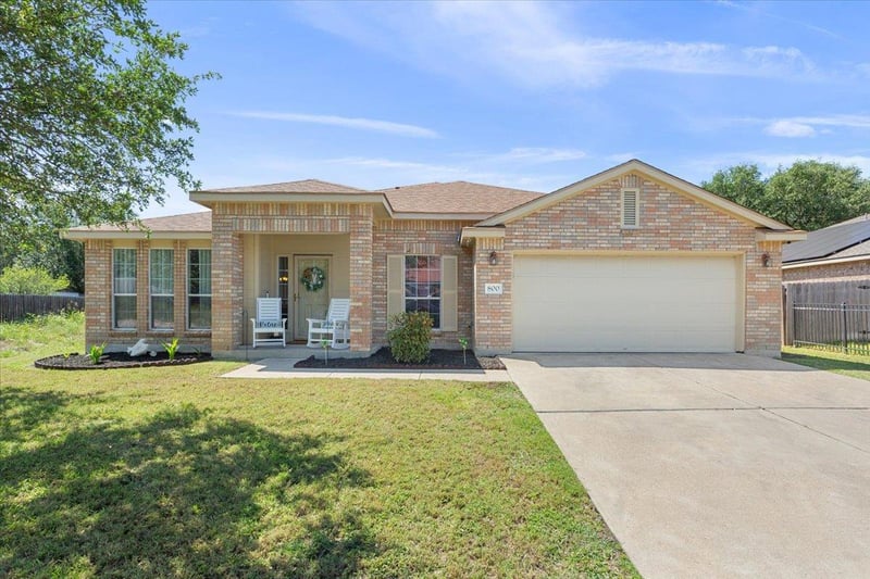 Virtual tour of 800 Cattail CIR