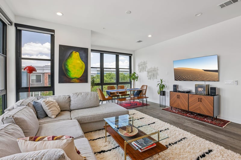 Virtual tour of 800 Embassy DR Unit #319