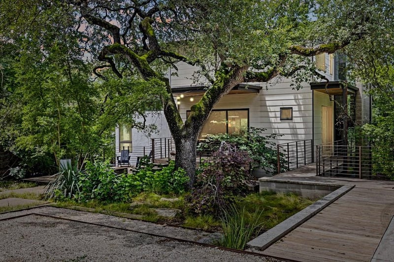 Virtual tour of 801 The High RD