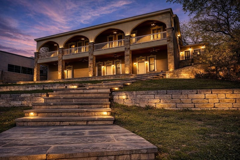 Virtual tour of 802 Main ST
