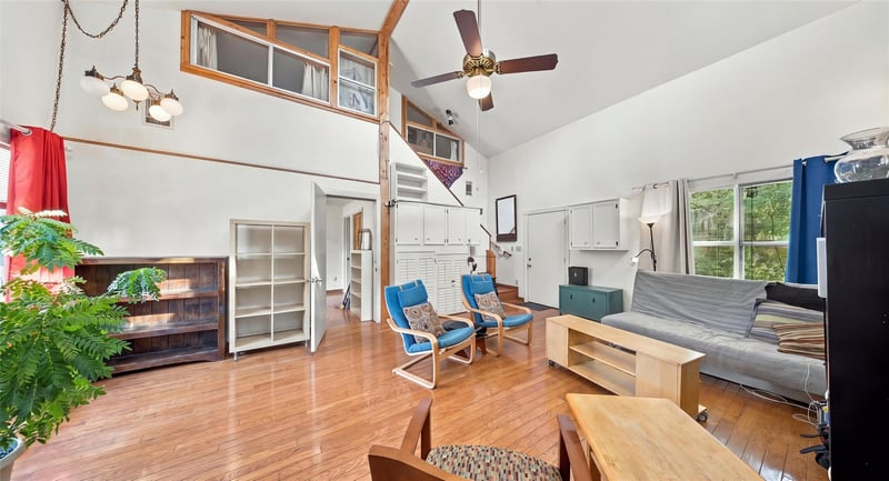 Virtual tour of 802 N Myrtle St