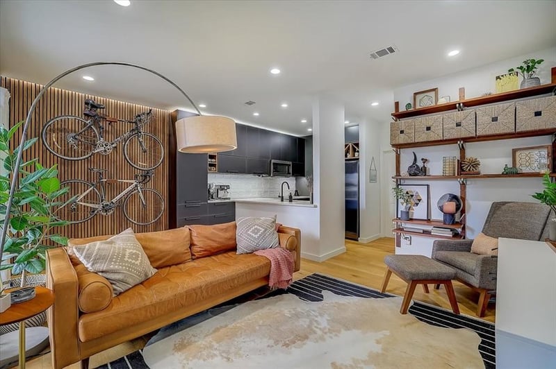 Virtual tour of 802 S 1st ST Unit #108