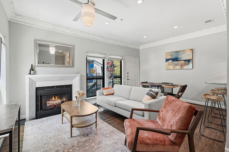 Virtual tour of 802 S 1st ST Unit #202