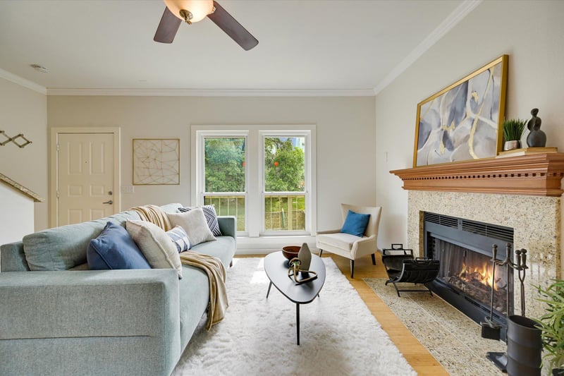 Virtual tour of 802 S 1st ST Unit #225